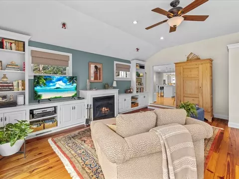 26 Wompatuck Rd, Hingham, MA 02043