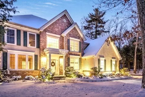 19 Beechwood Cir, Northborough, MA 01532