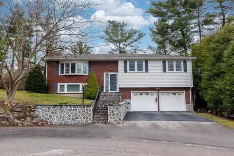 25 Laurie Ln, Dedham, MA 02026
