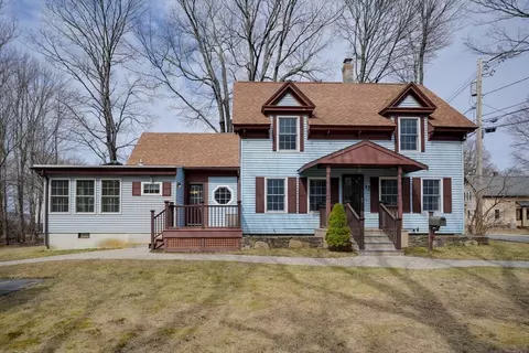 17 Mayhew St, Hopkinton, MA 01748
