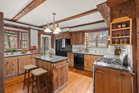 350 Essex Ave, Gloucester, MA 01930