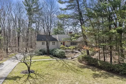 68 Cricket Ln, North Andover, MA 01845