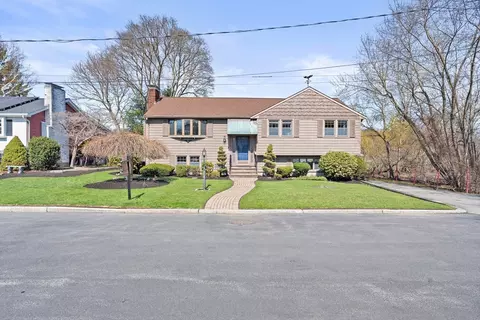 318 Laurel St, Melrose, MA 02176