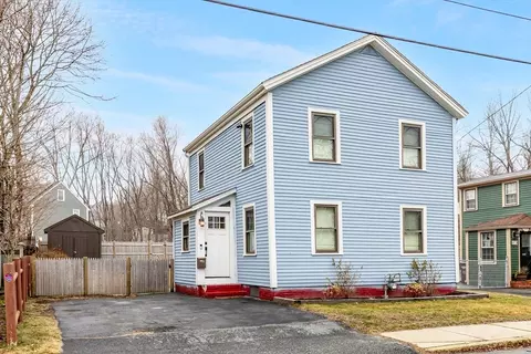 17 Aubin St, Amesbury, MA 01913