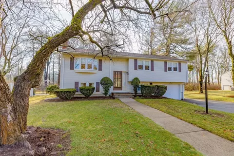 11 Fowler Ter, Burlington, MA 01803