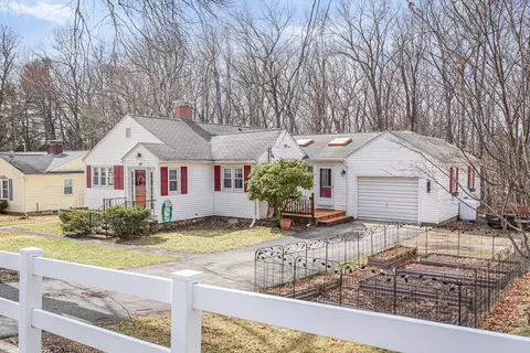 49 Homestead Rd, Holden, MA 01520