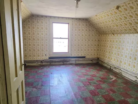 81 Mccarthy Ave, Chicopee, MA 01020 photo 25