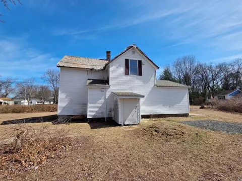 81 Mccarthy Ave, Chicopee, MA 01020