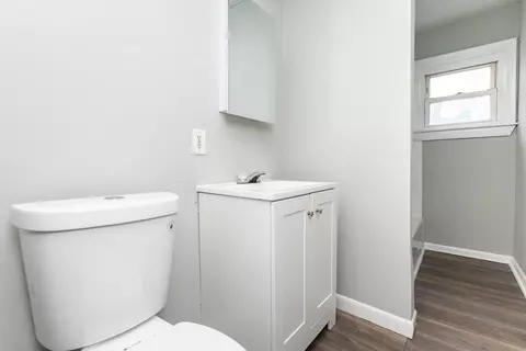 Bath - 81 Merrifield St, Worcester, MA 01605 photo 2 of 3