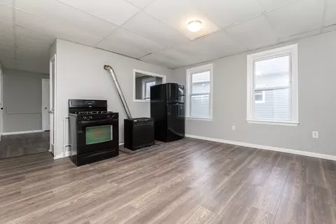 Living - 81 Merrifield St, Worcester, MA 01605 photo 5 of 8