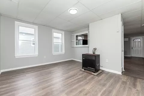 Living - 81 Merrifield St, Worcester, MA 01605 photo 6 of 8