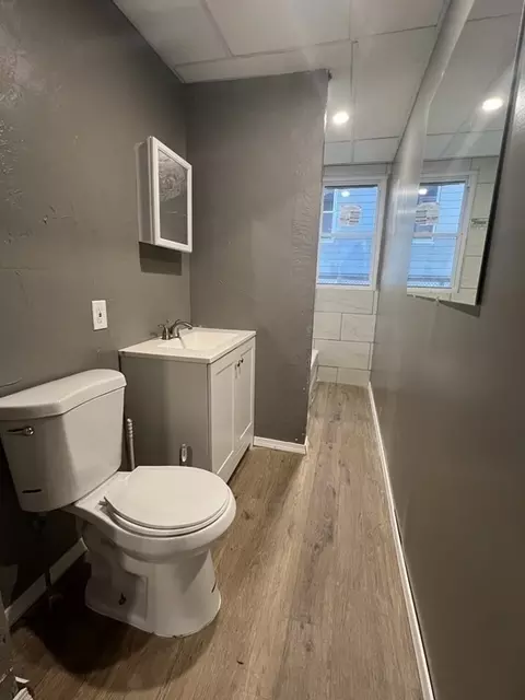 Bath - 81 Merrifield St, Worcester, MA 01605 photo 3 of 3