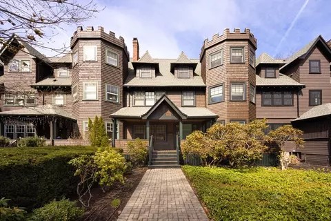 65 Griggs Rd, Brookline, MA 02446