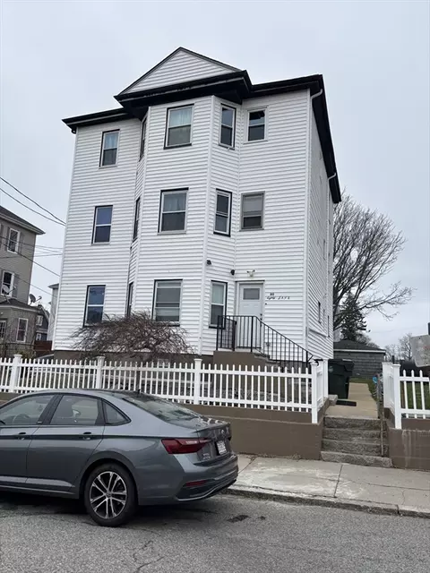 80 Lane St, Fall River, MA 02721