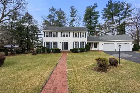 5 Blueberry Rdg, Westfield, MA 01085