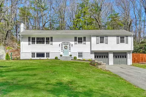 12 Sagamore Dr, Andover, MA 01810