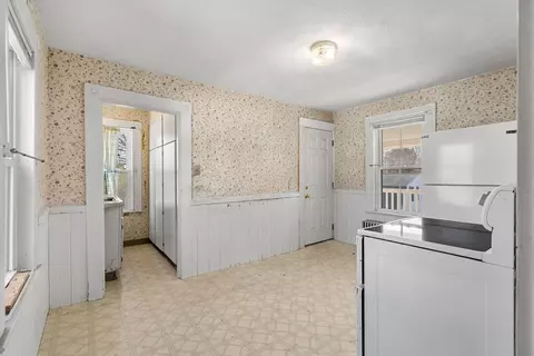 Entry Way - 26 Purchase St, Danvers, MA 01923 photo 2 of 2