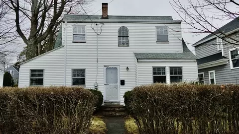 589 Weld St, West Roxbury, MA 02132