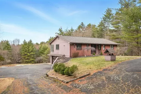 65 Lovers Ln, Greenfield, MA 01301