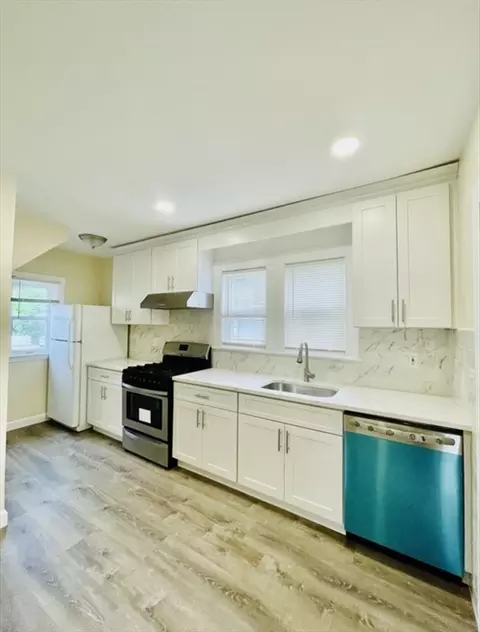 23 Dartmouth St, Quincy, MA 02169