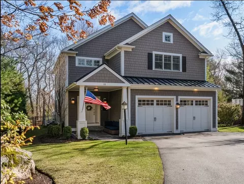 11 Crown Ridge Rd, Wellesley, MA 02482