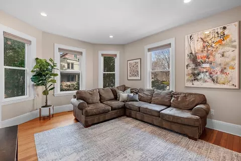122 Davis Ave #1, Brookline, MA 02445 photo 2