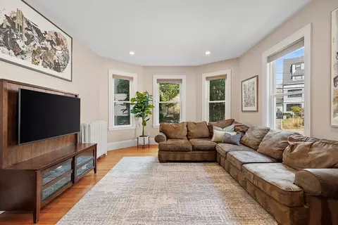 122 Davis Ave #1, Brookline, MA 02445 photo 3
