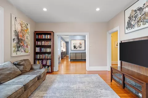 122 Davis Ave #1, Brookline, MA 02445 photo 4