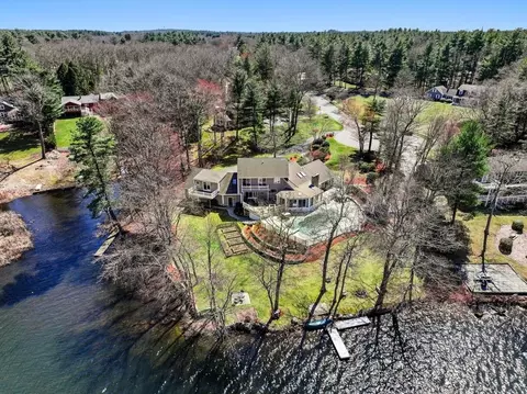 9 Aylward Ln, Foxboro, MA 02035