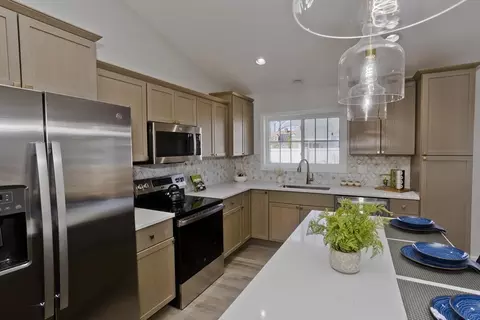 72 Lancaster, Springfield, MA 01118 photo 6