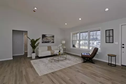 72 Lancaster, Springfield, MA 01118 photo 9