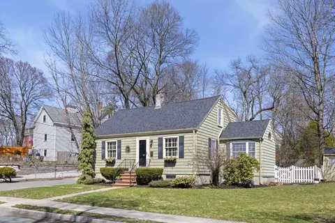 Exterior - 110 Vine St, Reading, MA 01867 photo 2 of 11