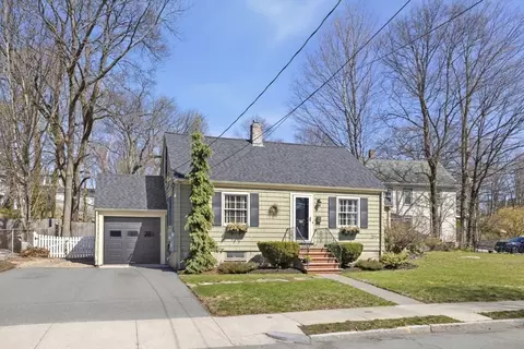 110 Vine St, Reading, MA 01867