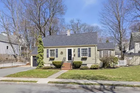 Exterior - 110 Vine St, Reading, MA 01867 photo 8 of 11