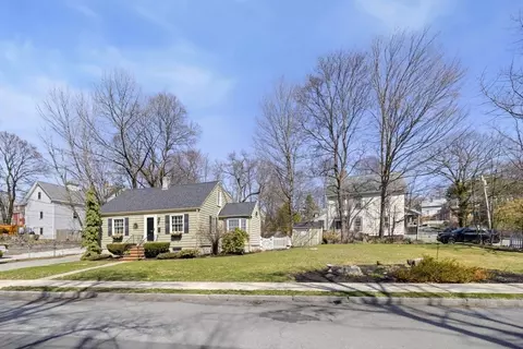 Exterior - 110 Vine St, Reading, MA 01867 photo 3 of 11