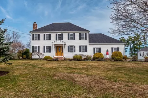 8 Heritage Dr, Berkley, MA 02779