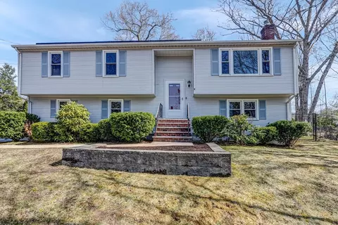 13 Inman St, Hopedale, MA 01747