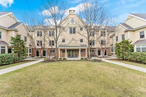 142 Bigelow St #304, Brighton, MA 02135