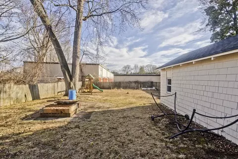 Exterior - 25 Verge St, Springfield, MA 01129 photo 4 of 8