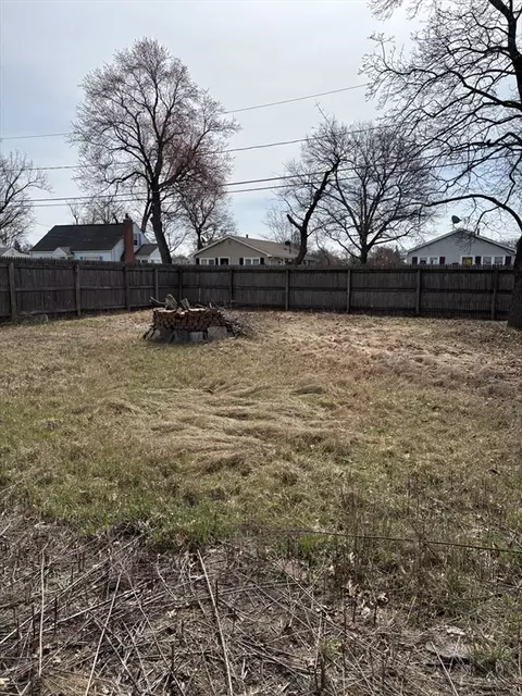 Ns Notre Dame Street, Springfield, MA 01104