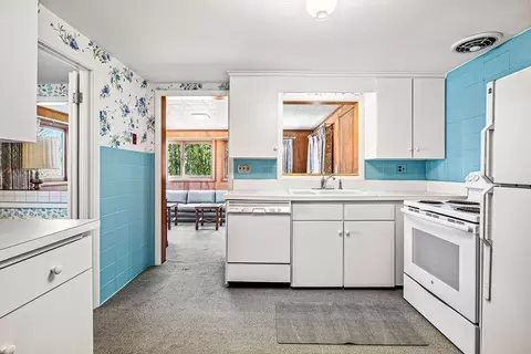 18 Avon Cir, Needham, MA 02494 photo 4