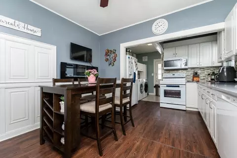 Entry Way - 56 Vernal St, Everett, MA 02149 photo 2 of 3