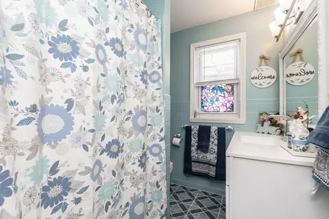Bath - 56 Vernal St, Everett, MA 02149 photo 4 of 5