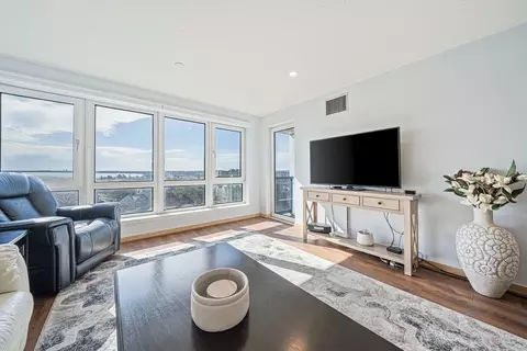 1001 Marina Dr #612, Quincy, MA 02171