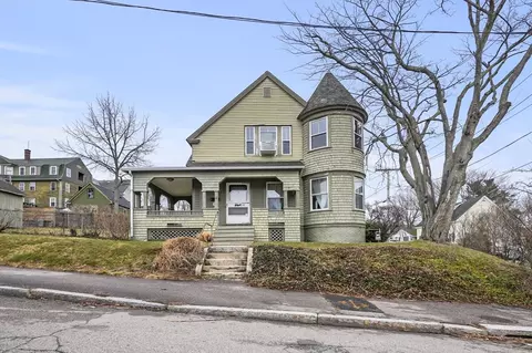12 Huntington Ave, Worcester, MA 01606