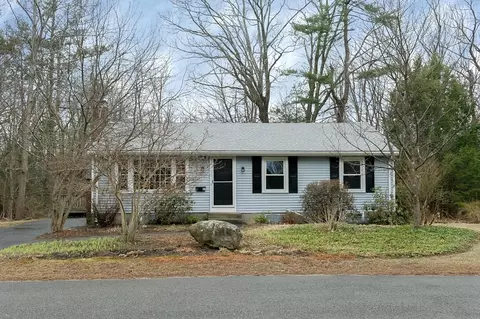 41 Oak Crest Rd, Holden, MA 01520