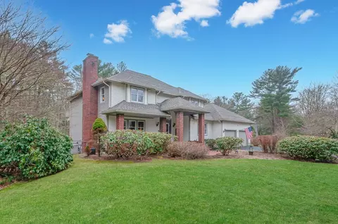 7 Laura Ln, Mattapoisett, MA 02739