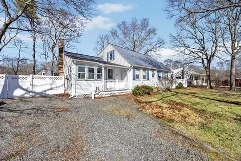 6 Fordham Cir, Falmouth, MA 02536