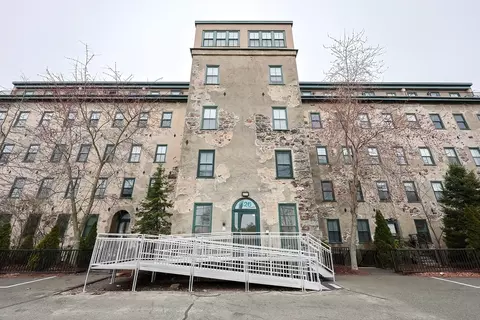 426 Mount Hope St #207, North Attleboro, MA 02760