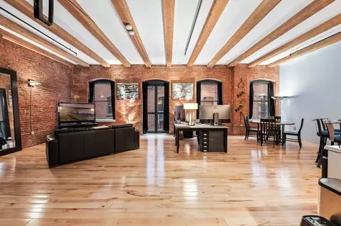 21 Wormwood St #220, Boston, MA 02210